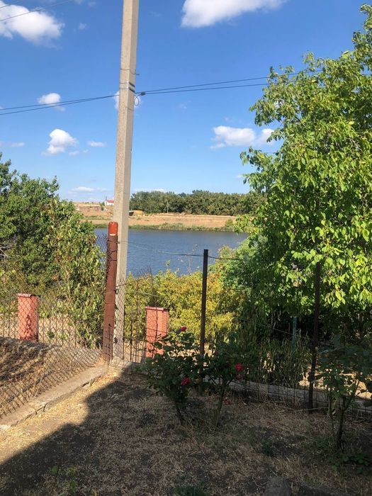 Продаётся дом у озера, пригород Черноморска.