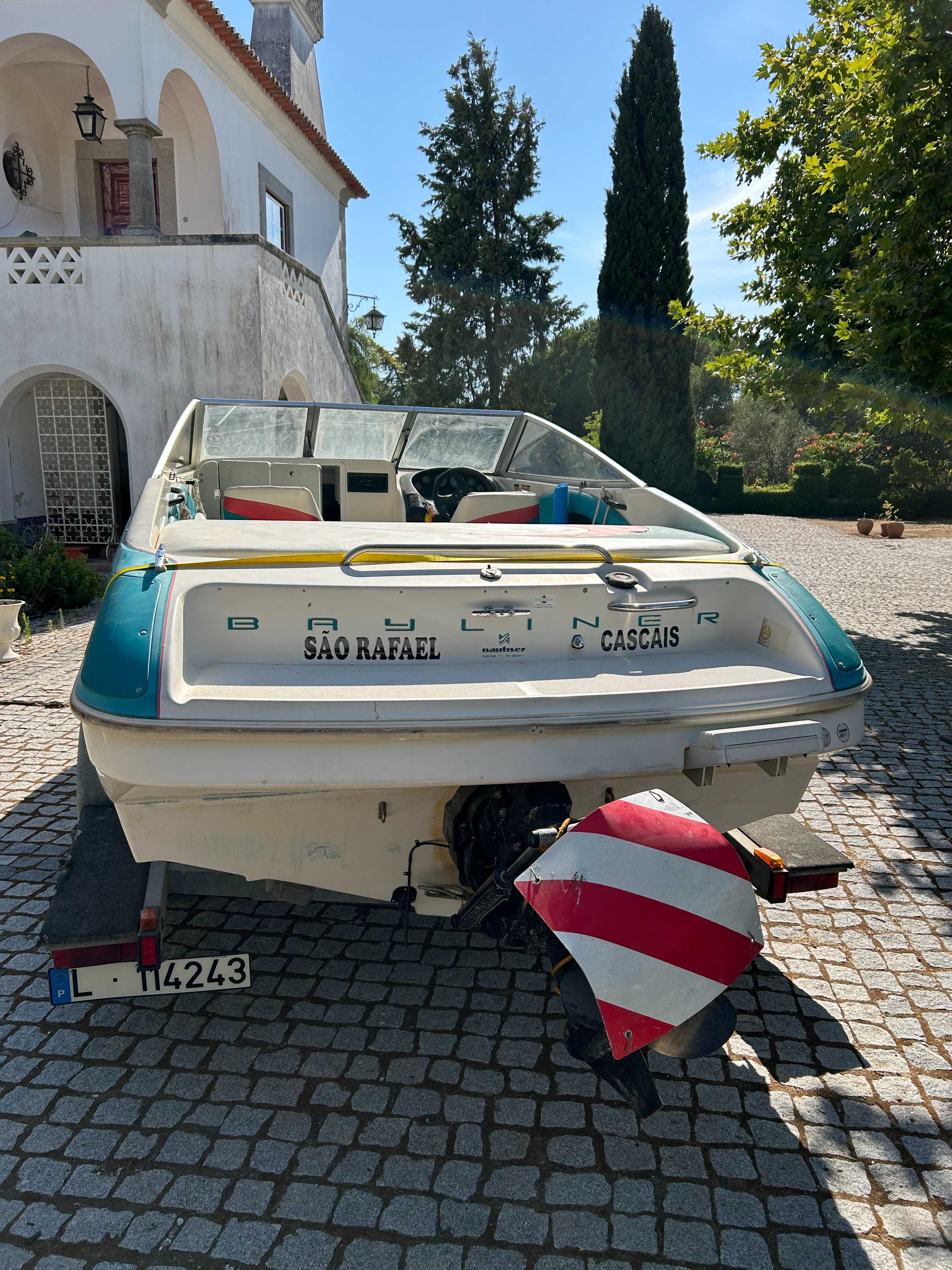 Lancha/Barco Bayliner Capri 1851