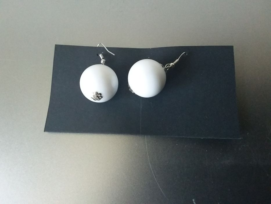 Brincos brancos, pendentes, vintage com 20mm de diâmetro
