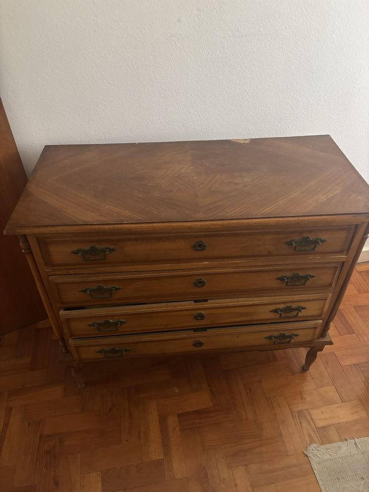 Mobilia de quarto antiga