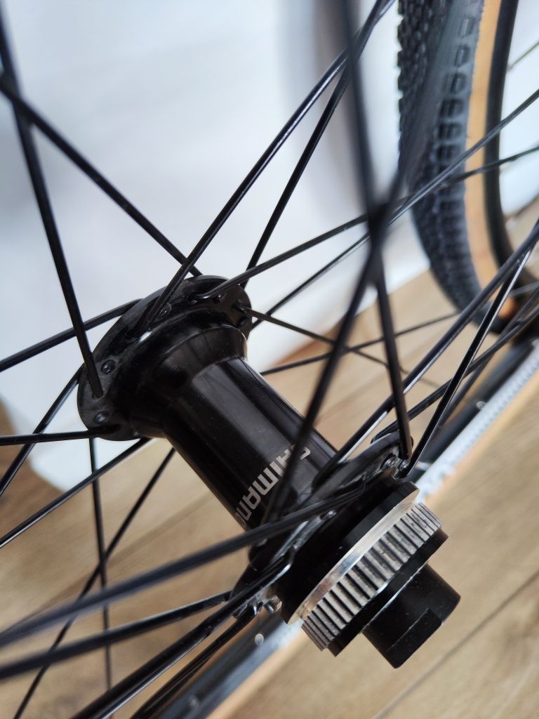 Koła na piastach Shimano rs470 i obreczach dt Swiss r500