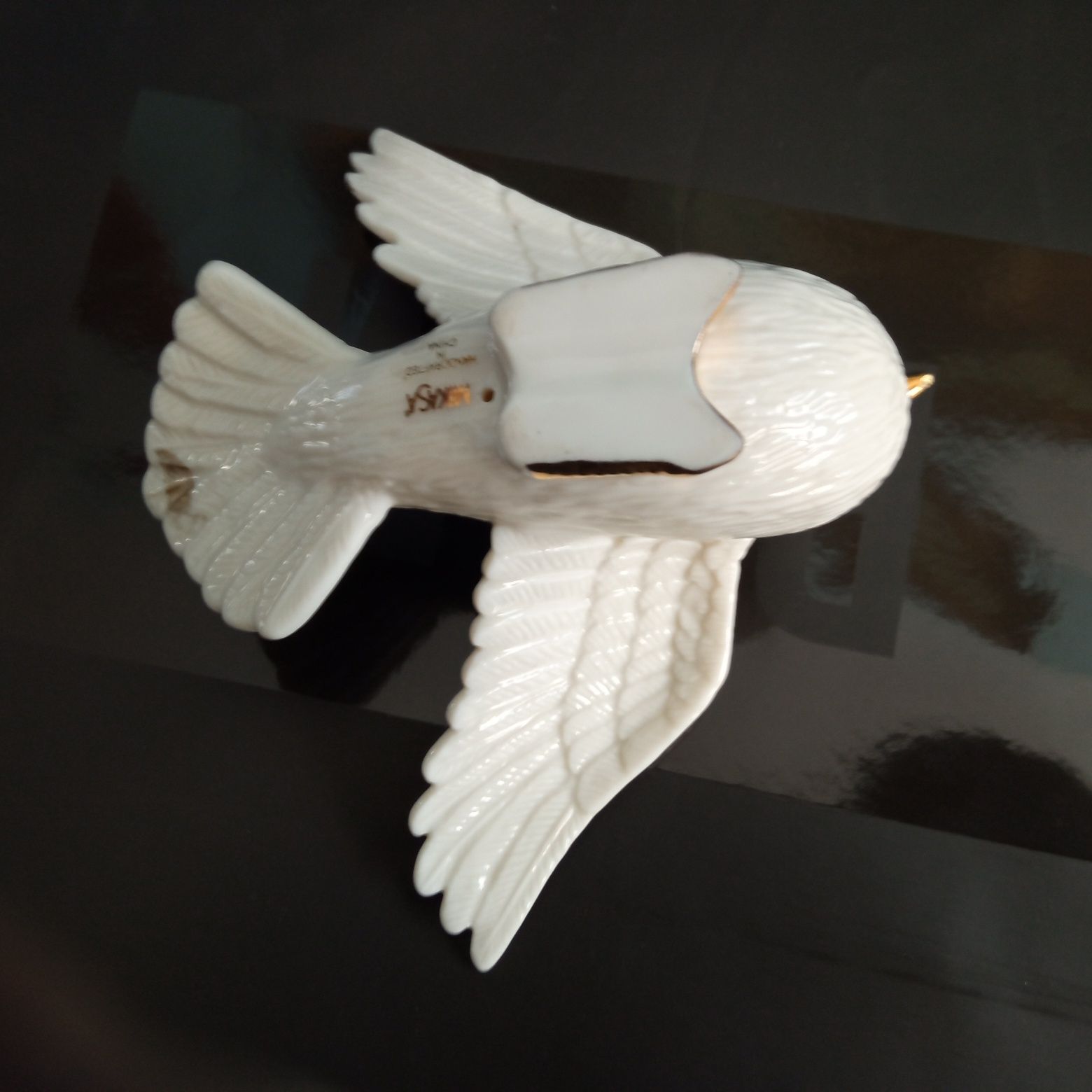 Gołabek b. wyjątkowa ręcznie wykonana figurka z porcelany.