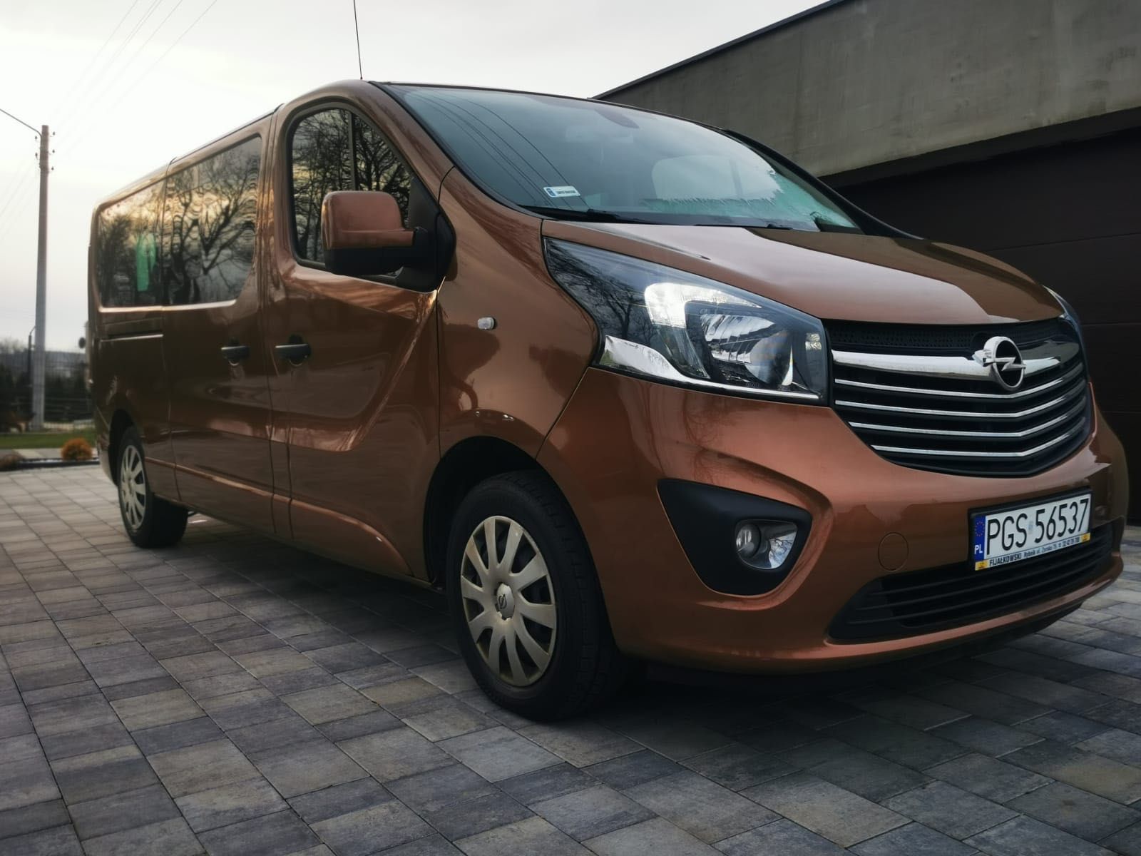 Odstąpię cesje leasingu -Opel Vivaro - 9 osobowy 1.6 BiTurbo 145KM
