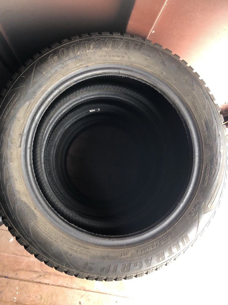 Зимові шини Goodyear 205/55/R16