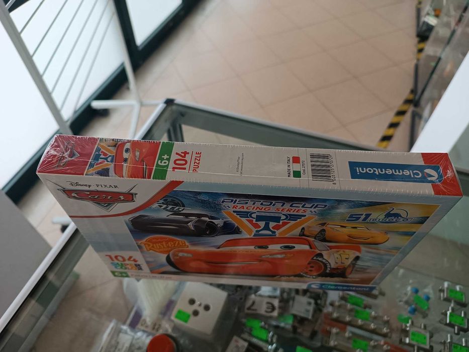 Puzzle Clementoni Cars Piston Cup Super Color 38x27cm 104 peças