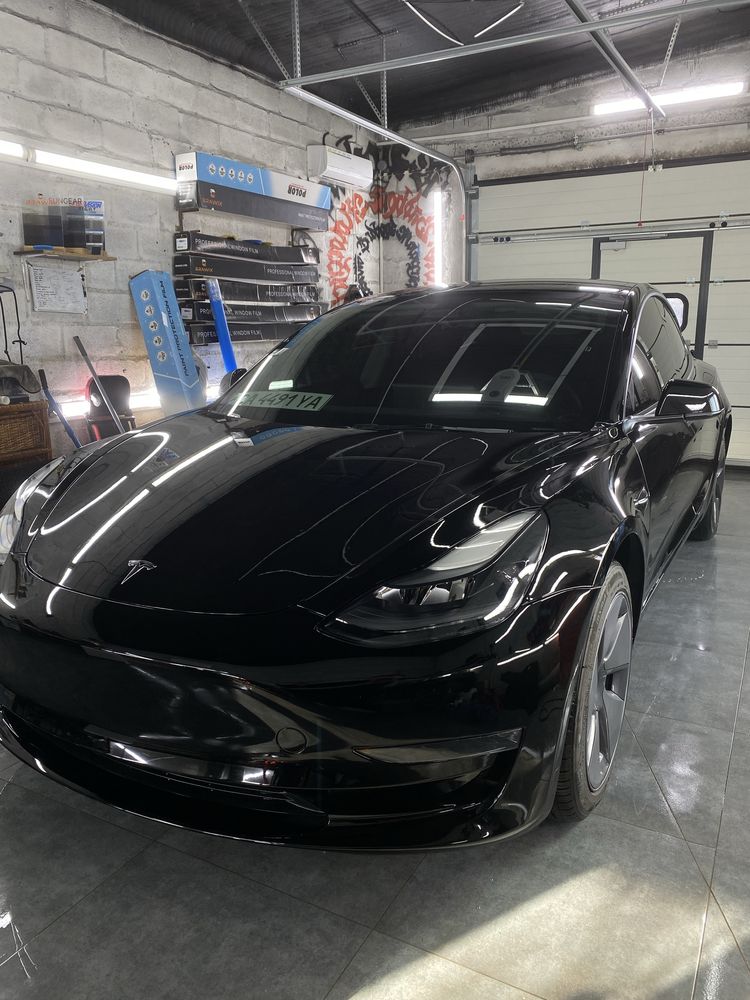 Tesla Model 3 2023 року Rest