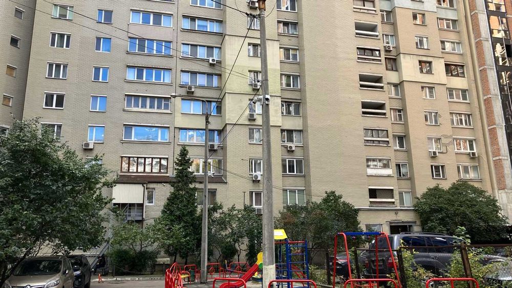 2к. 61м. ул. Антоновича 91/14, угол Лабораторная. Кирпичный.