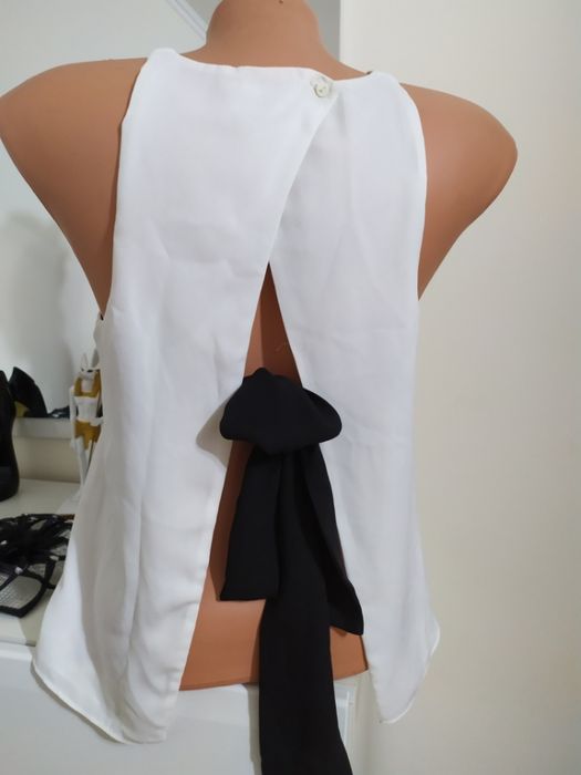 белая блуза блузка на завязках с открытой спиной COS топ