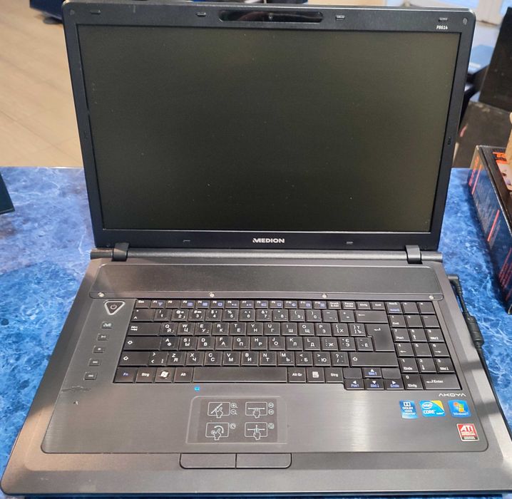 Ноутбук Medion AKOYA P8614.  Великий екран 18,4"