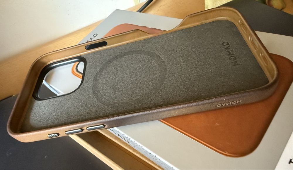 NOMAD Traditional Lether Case for Iphone 16 Pro Max