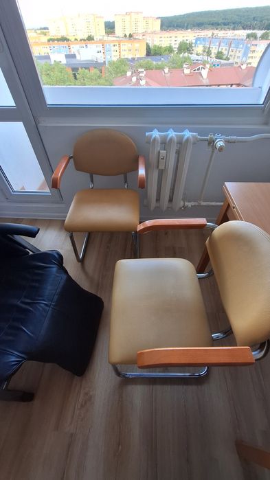 6 krzeseł konferencyjnych swing chromowanych z ekoskory