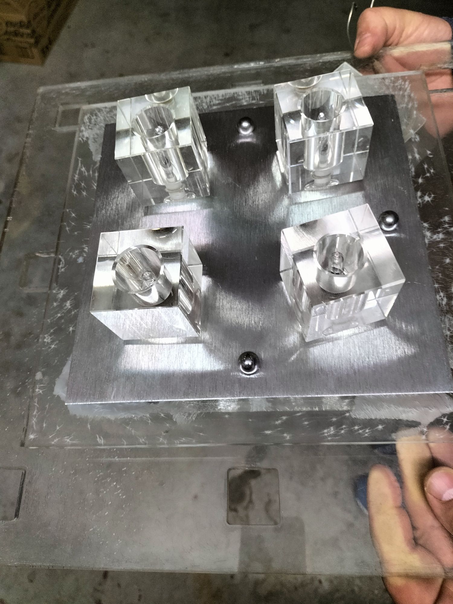 Candeeiro de teto em acrílico e vidro