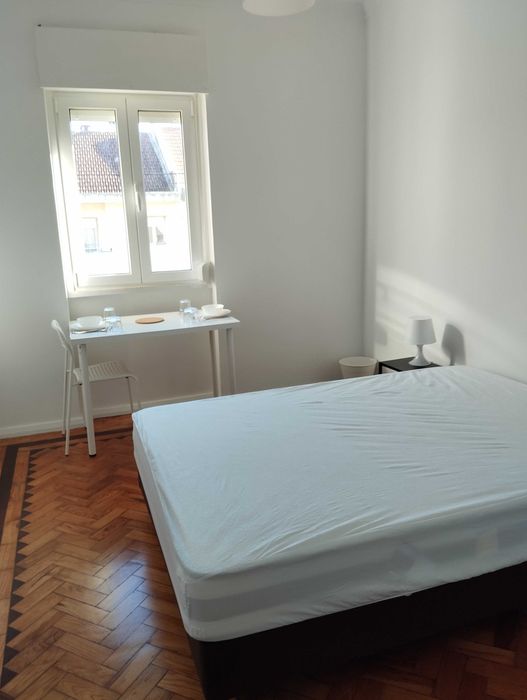 Quarto para arrendar na Reboleira