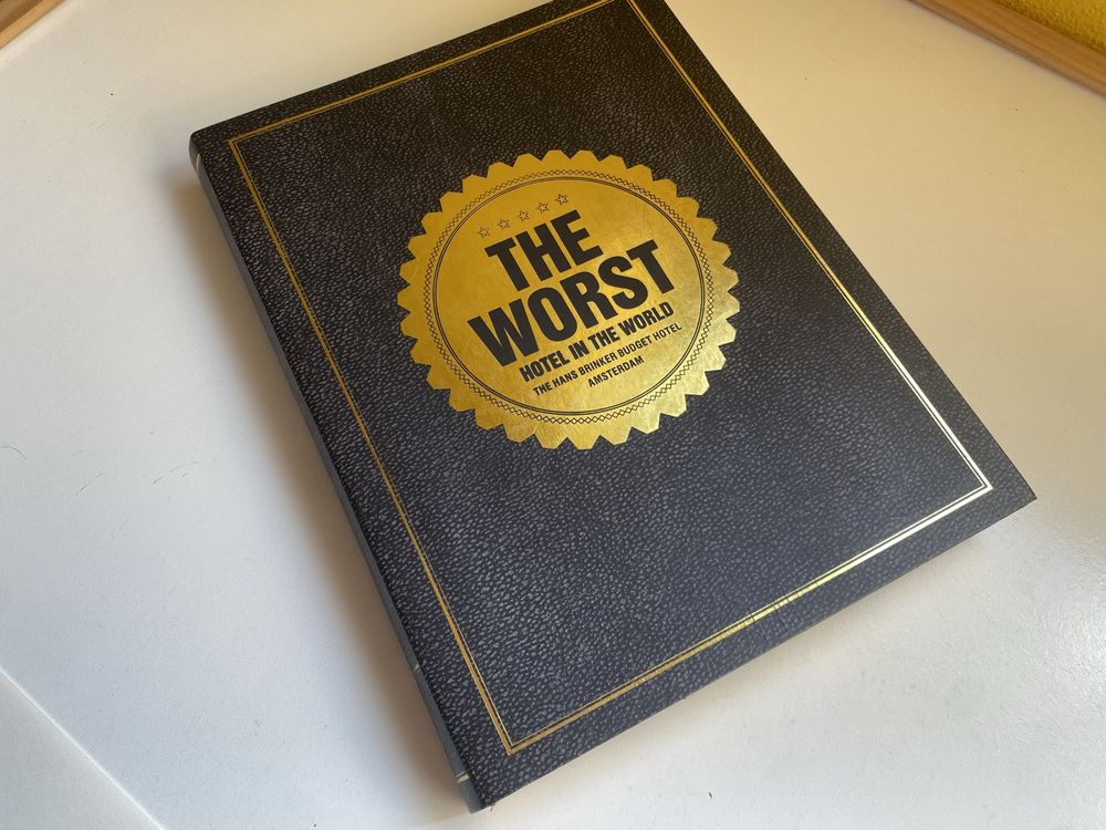 The Worst Hotel in the World. Livro de artes graficas e marketing.