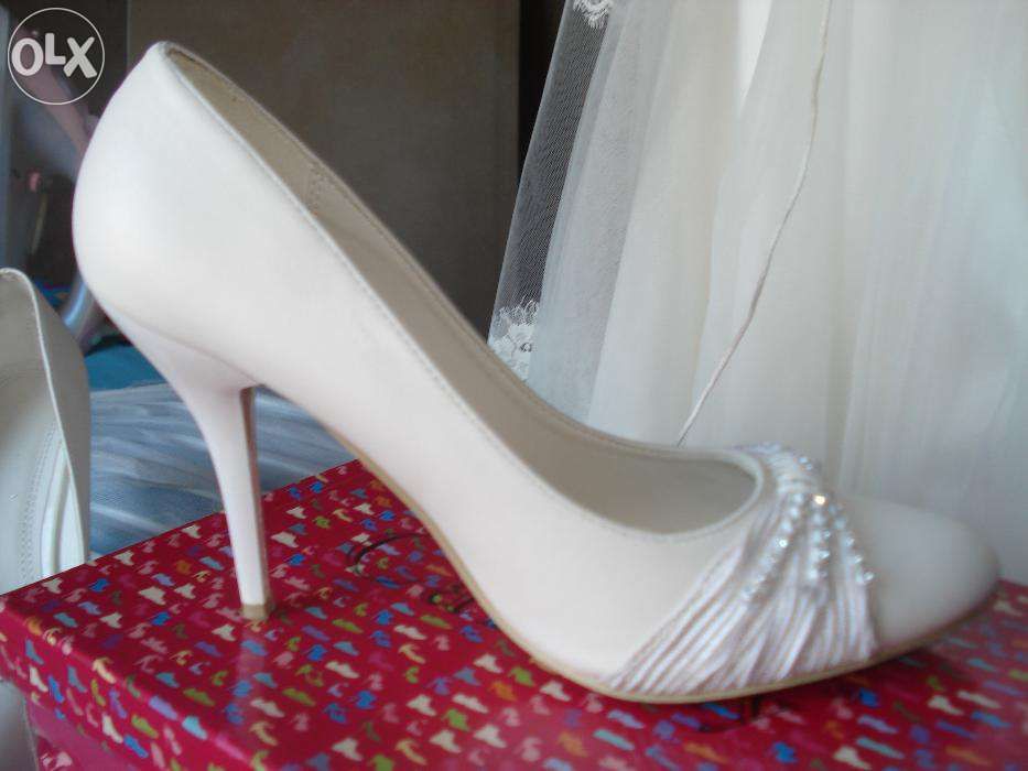 продам свадебные белые туфли. р38