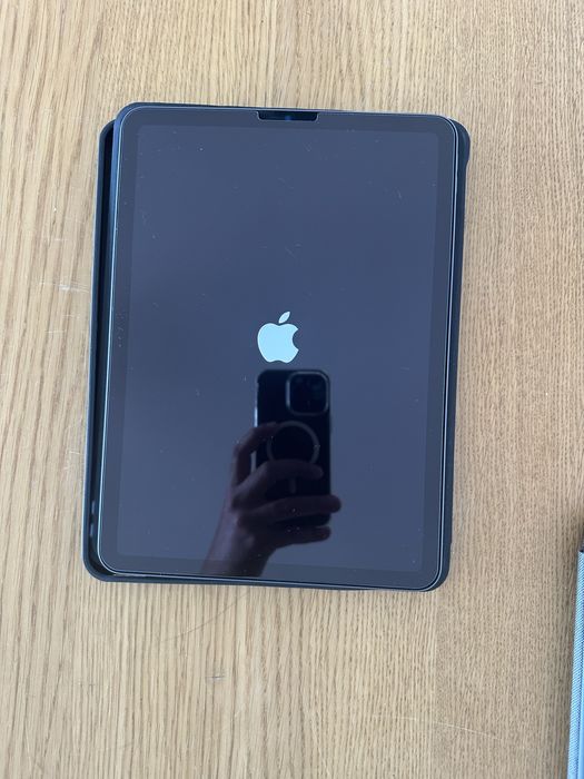 iPad Air APPLE (10.9'' - 256 GB - Wi-Fi - Cinzento Espacial)