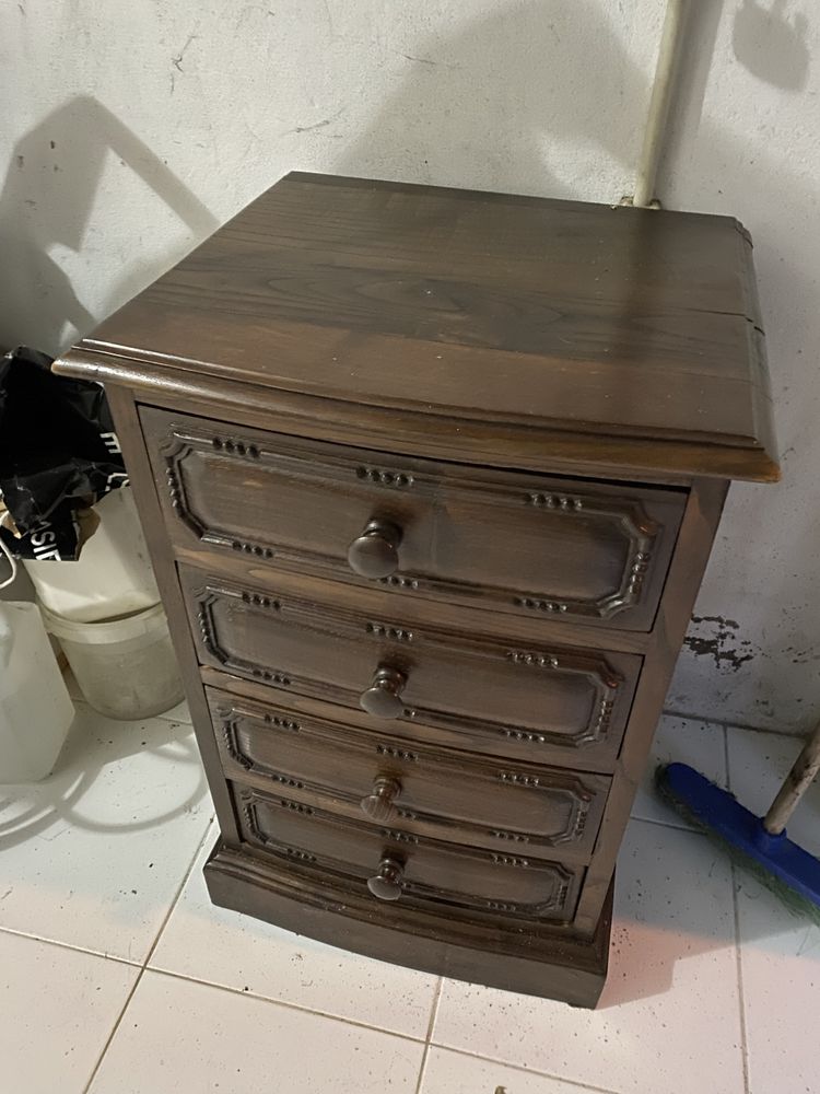 Mesinha de cabeceira / mesa de apoio