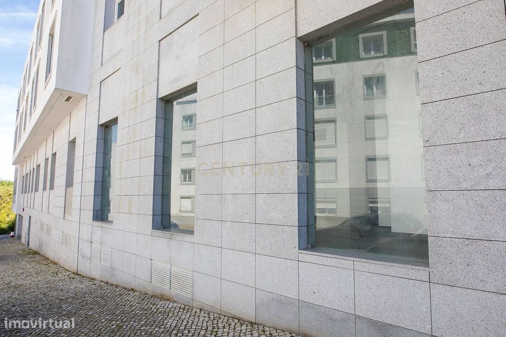 Espaço Comercial junto a Estação de Benfica