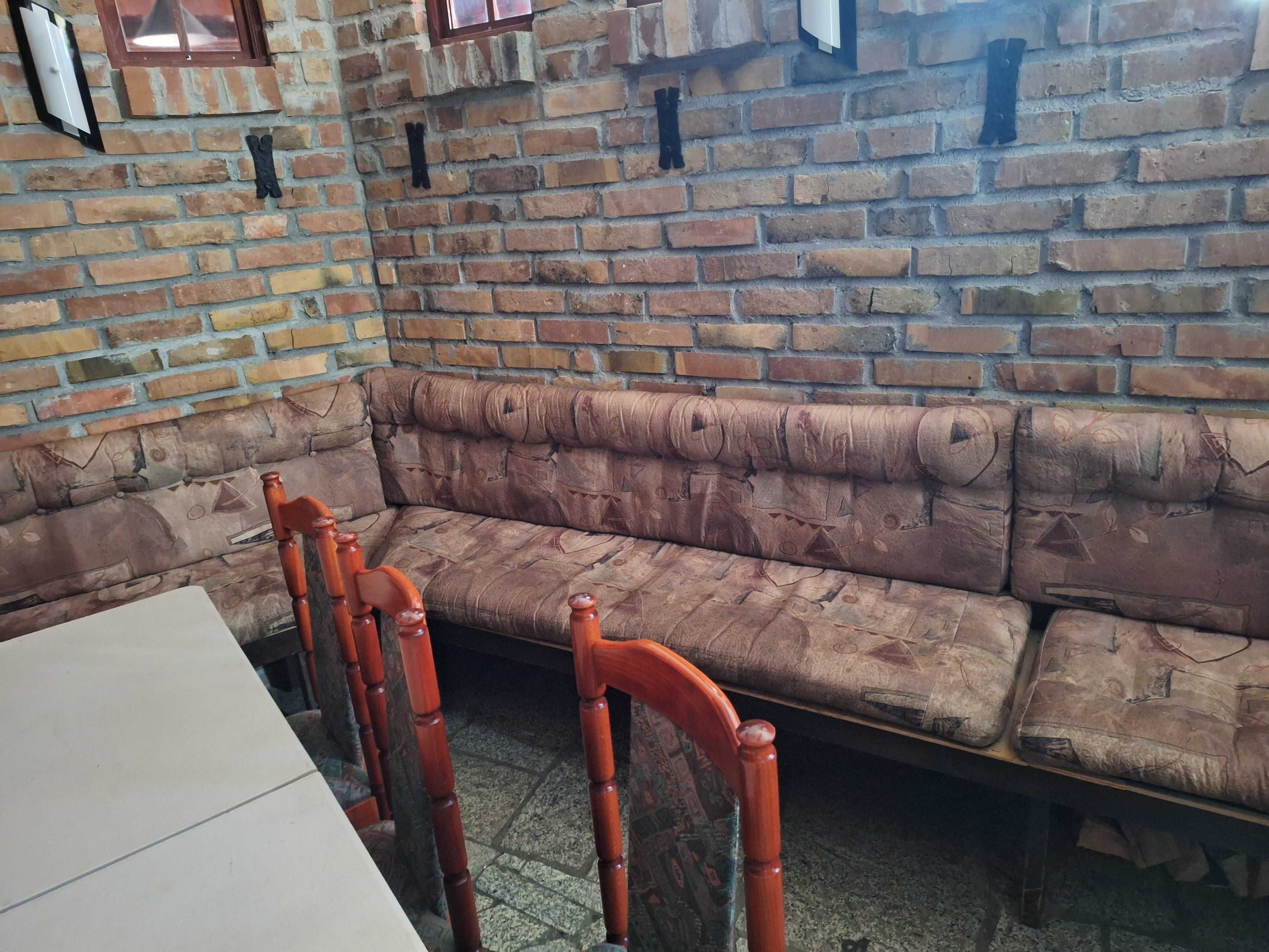 Likwidator sprzeda zestaw łóżek i tapczanów.