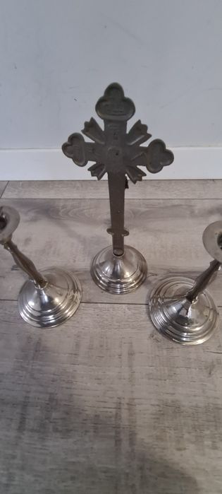 Zestaw krucyfiks i dwa lichtarzyki