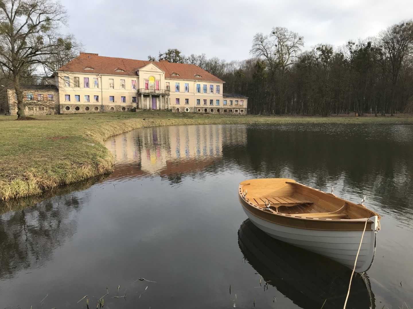 Łódź, łódka drewniana, żaglówka, bączek dingi, dinghy, jacht