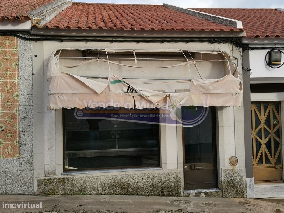 Loja em Cabeção, Mora (MOR028)