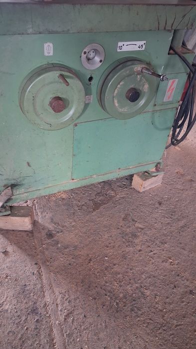 Frezarka dolnowrzecionowa uchylne wrzeciono Gomad