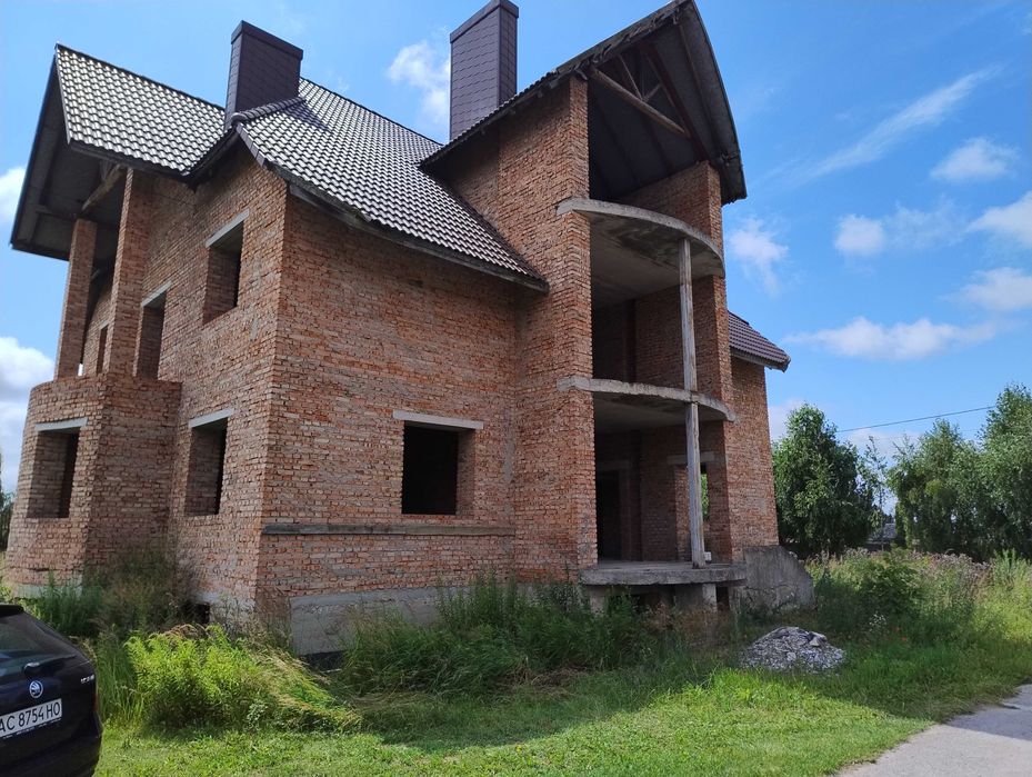Цегляний будинок, 500м2, Дачне (на в'їзді м Луцьк)