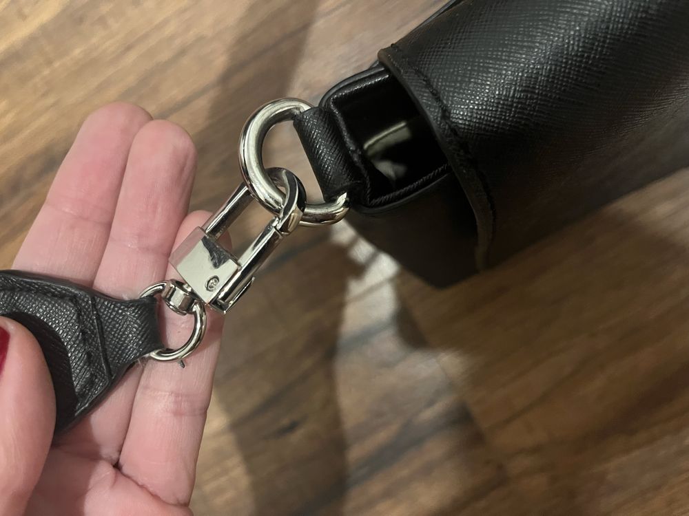 Guess torebka na ramię czarna jak nowa