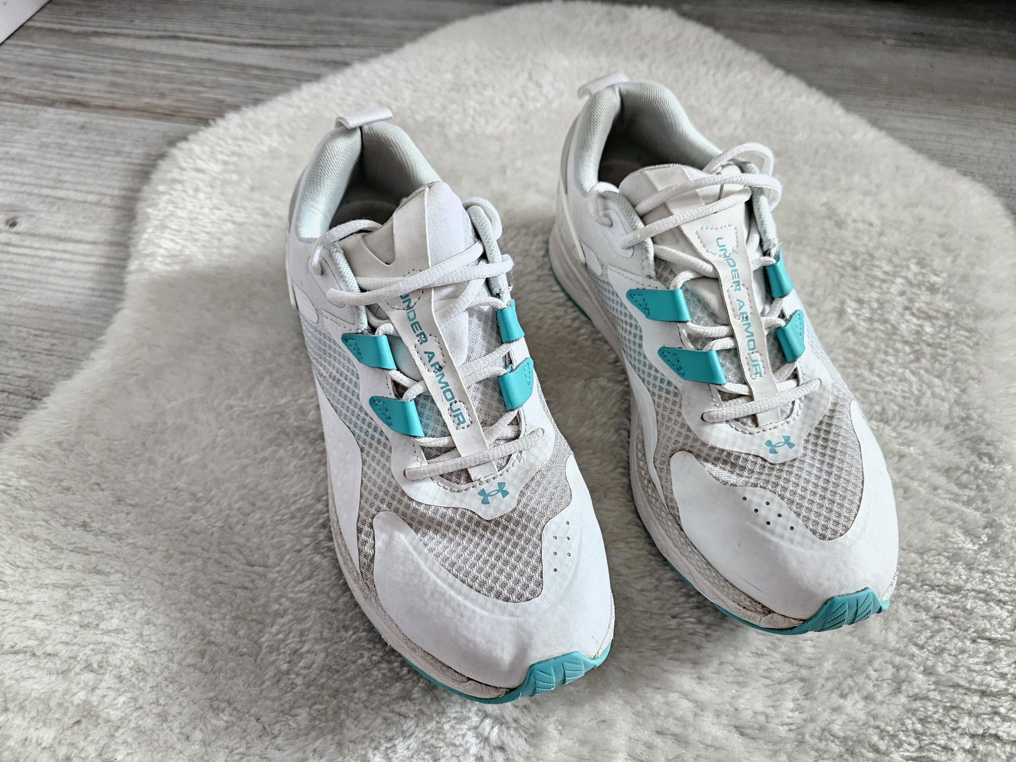 Buty Under armour hovr flux Rozmiar 39 do biegania UA