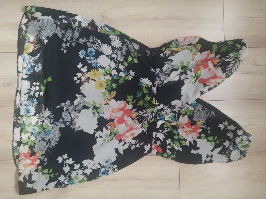 Sukienka czarna w kwiatki