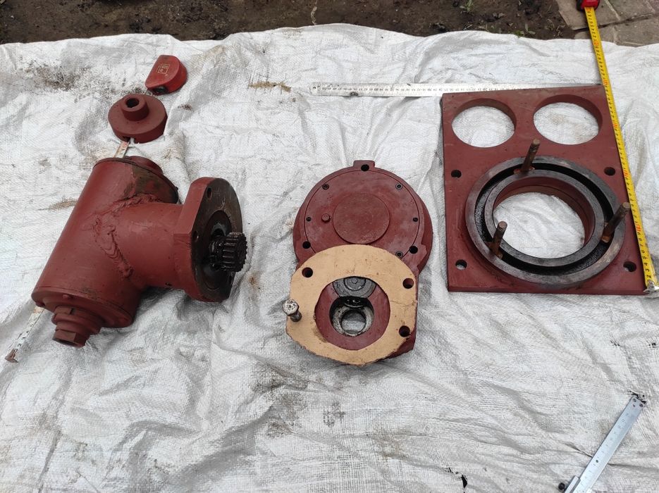 Вертикально-фрезерний привід (частина) без стола, двигуна і станини дл