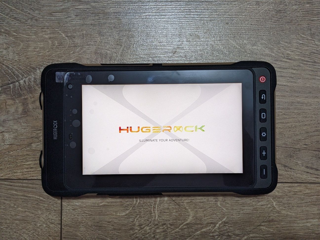 Планшет Hugerock X70.