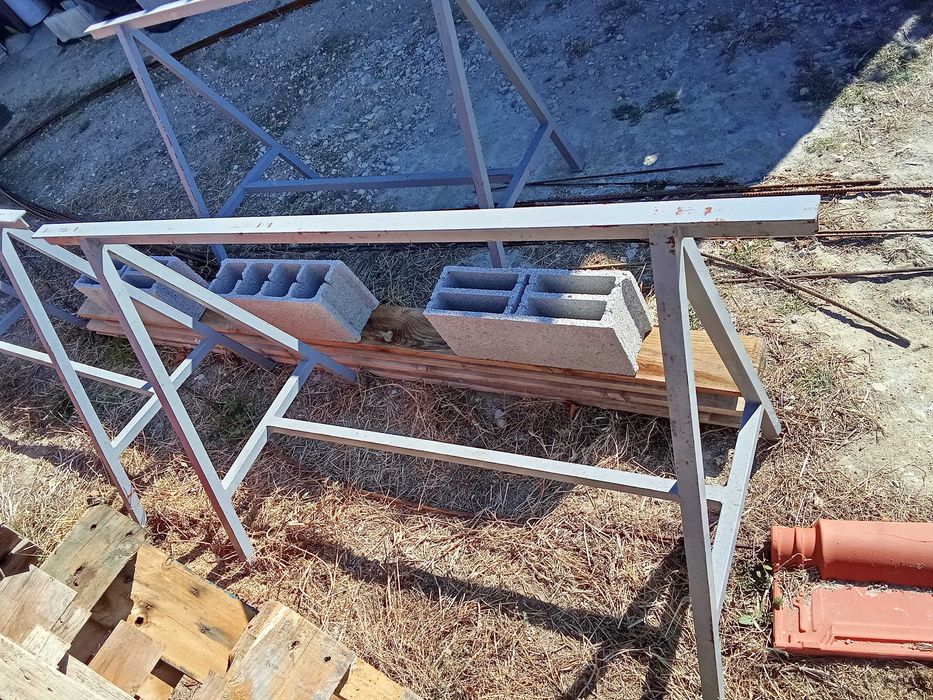 Cavaletes em ferro pintado