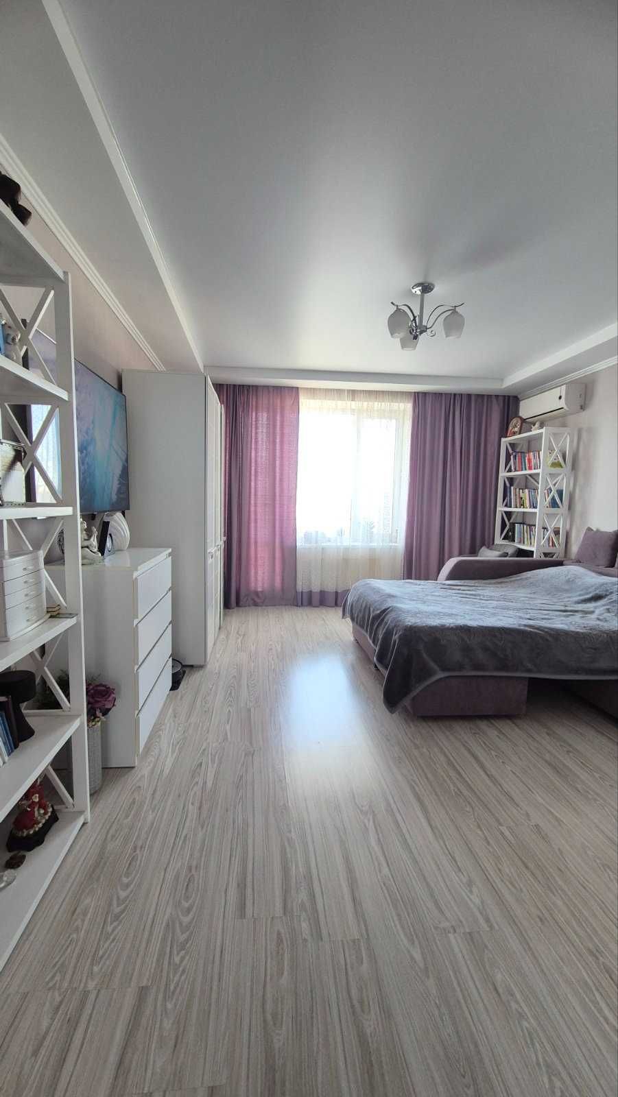Продам квартиру 65м.кв. на Сахарова. Дом из красного кирпича.