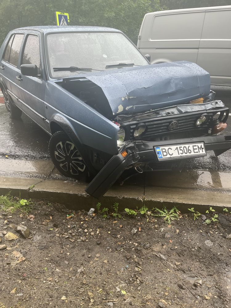 Продам автомобіль гольф 2 на запчастини