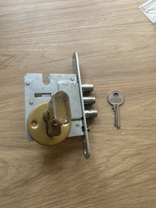 Komplet zamków drzwiowych z kluczami