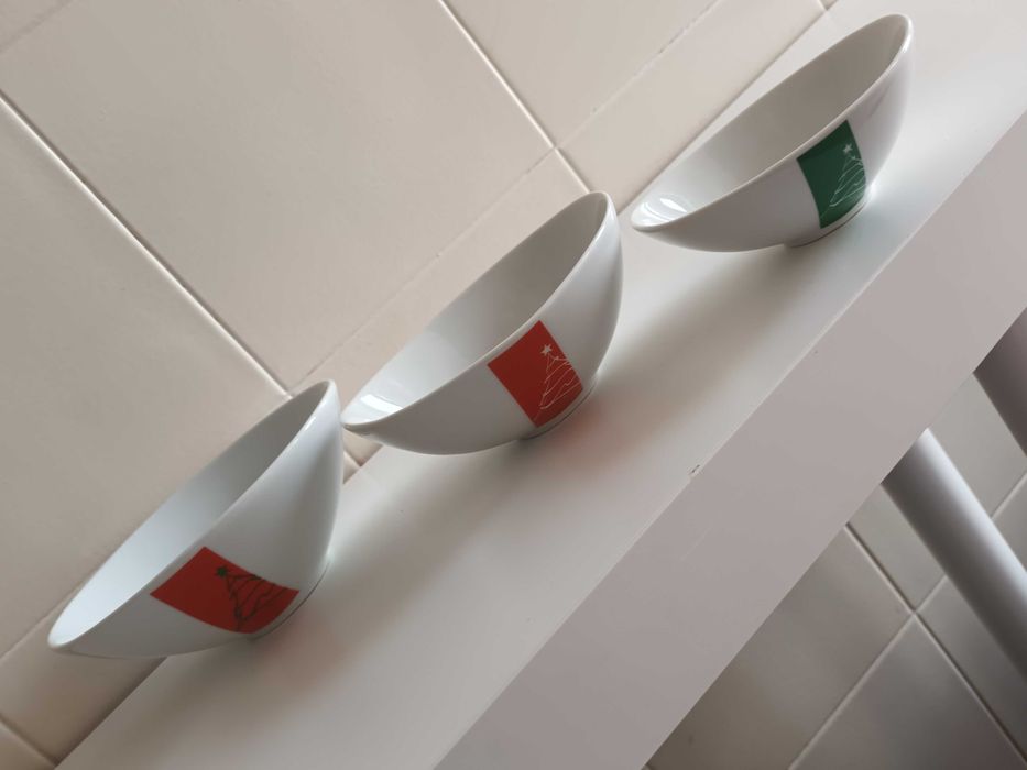 Vende-se loiça alusiva ao natal e material de wc 20.