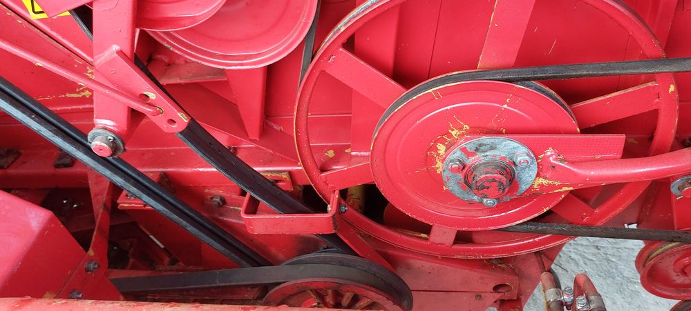 Зернозбиральний комбайн Massey ferguson 330 2.7m