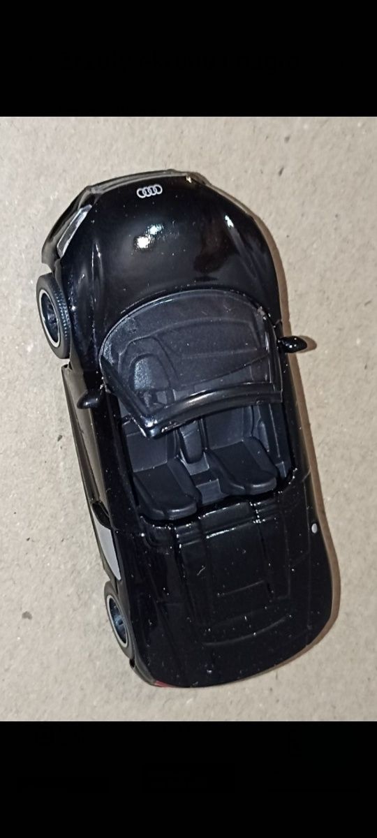 model samochodu Audi R8 cabrio majorette .model jak nowy