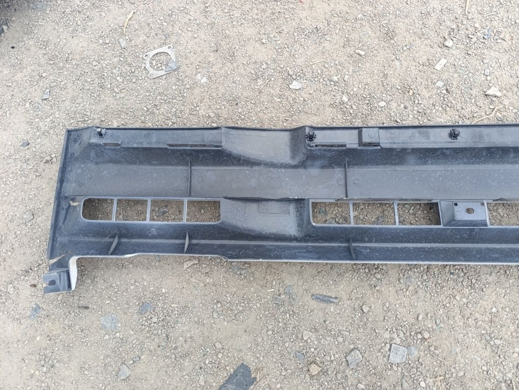 Решетка радиатора ISUZU NPR 75 NQR 90 NLR 700P Новая Деф