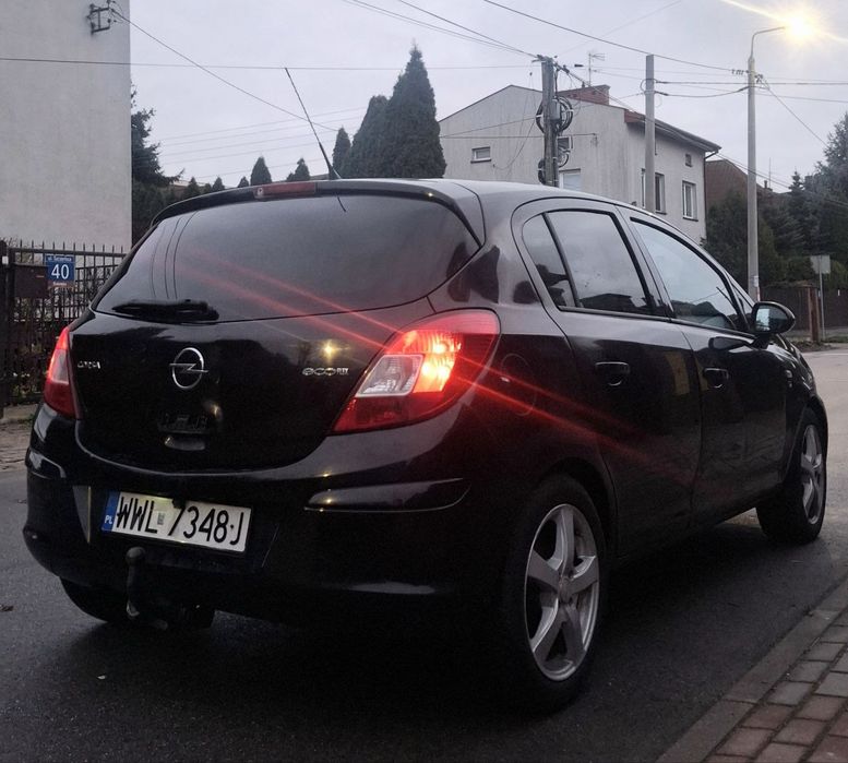 Opel Corsa D 2010 1.3d Ecoflex 5 Drzwi Hak Alusy