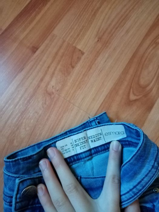 Jeansy rurki z haftem Esmara 36