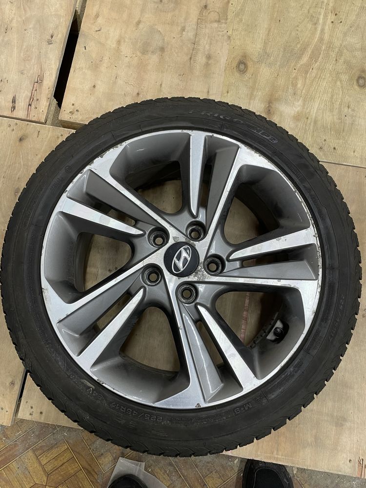 Диски з гумою 225/45 R17 5*114.3 Huyndai