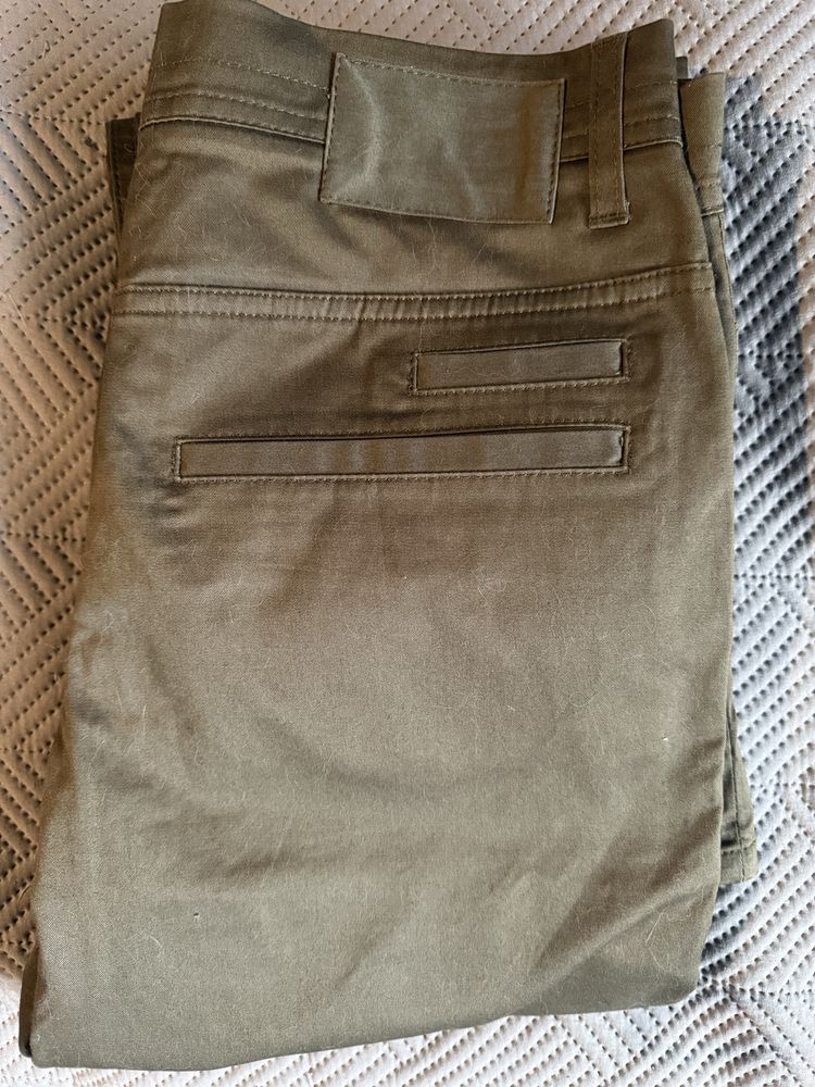 Брюки кольору хакі Zara