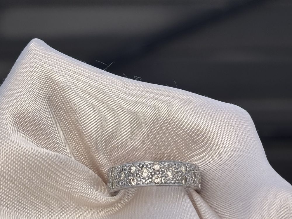 Piekny ciezki pierścionek  18 karat 750 białe złoto 0.33ct diamenty