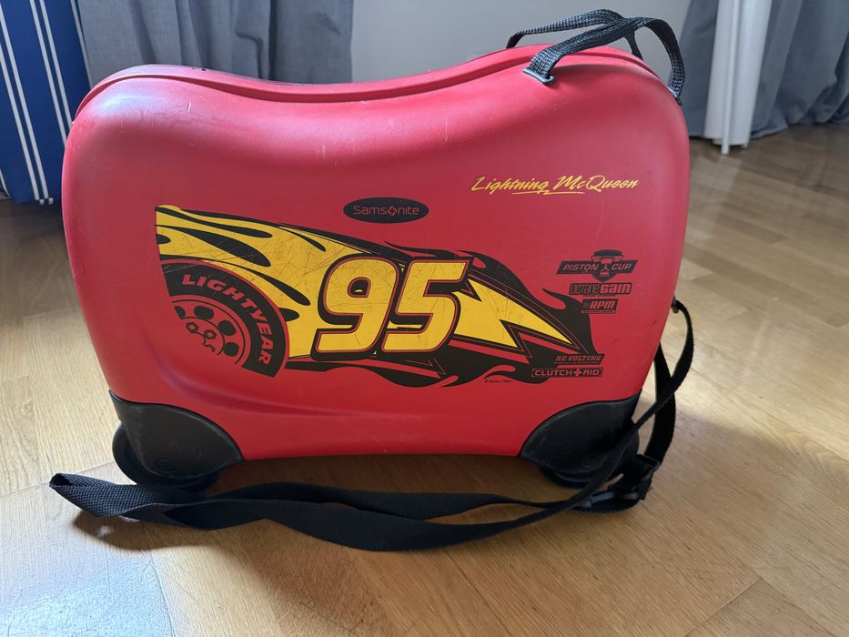 Walizka Samsonite Zygzak McQueen do jezdżenia czerwona