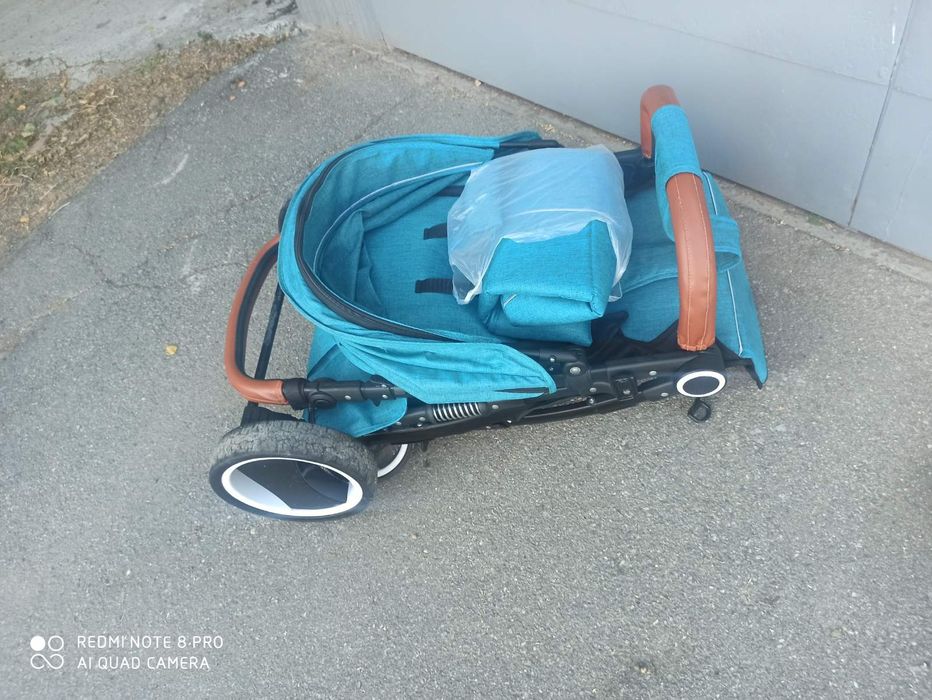 Прогулянкова коляска.