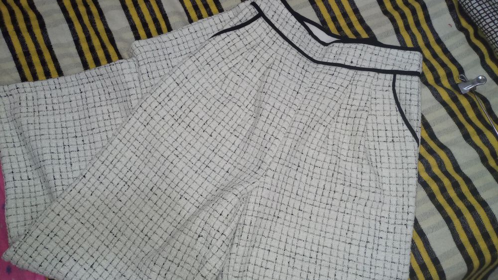 Calças Novas. Ainda com etiqueta