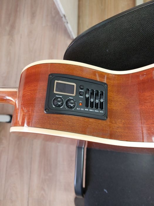 gitara basowa elektroakustyczna